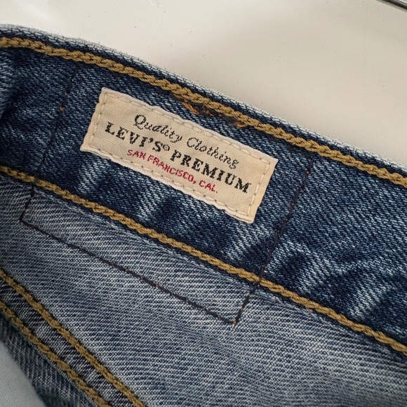 Women’s Levi Jeans - Picture 5 of 15